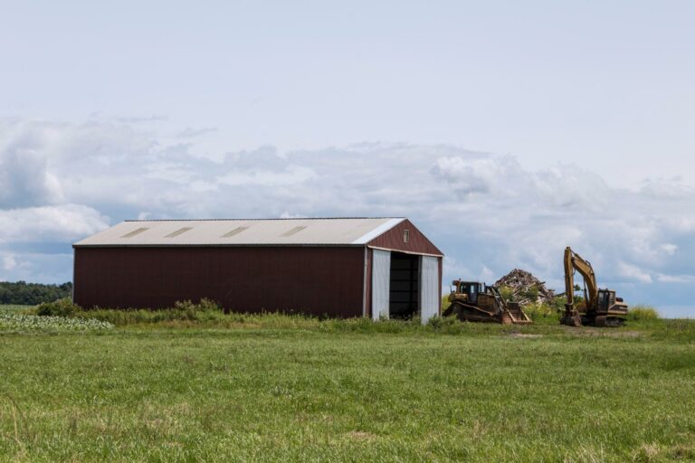 7 Tips for Finding Steel Garages for Homes