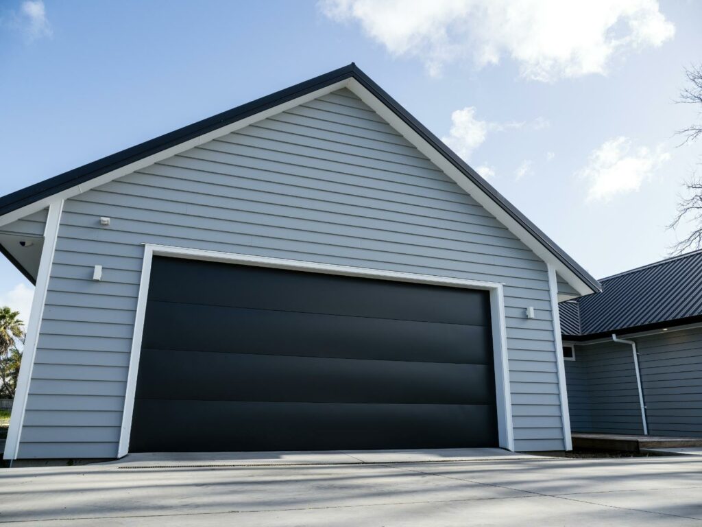 Optimizing Metal Garage Installation: Expert Tips & Tricks